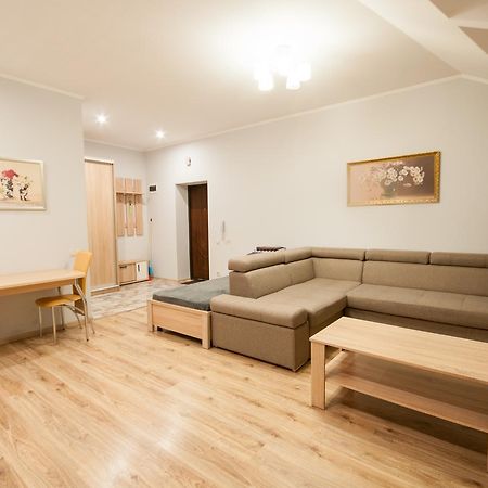 Wonderful Flat On City Center อุชโฮรอด ภายนอก รูปภาพ