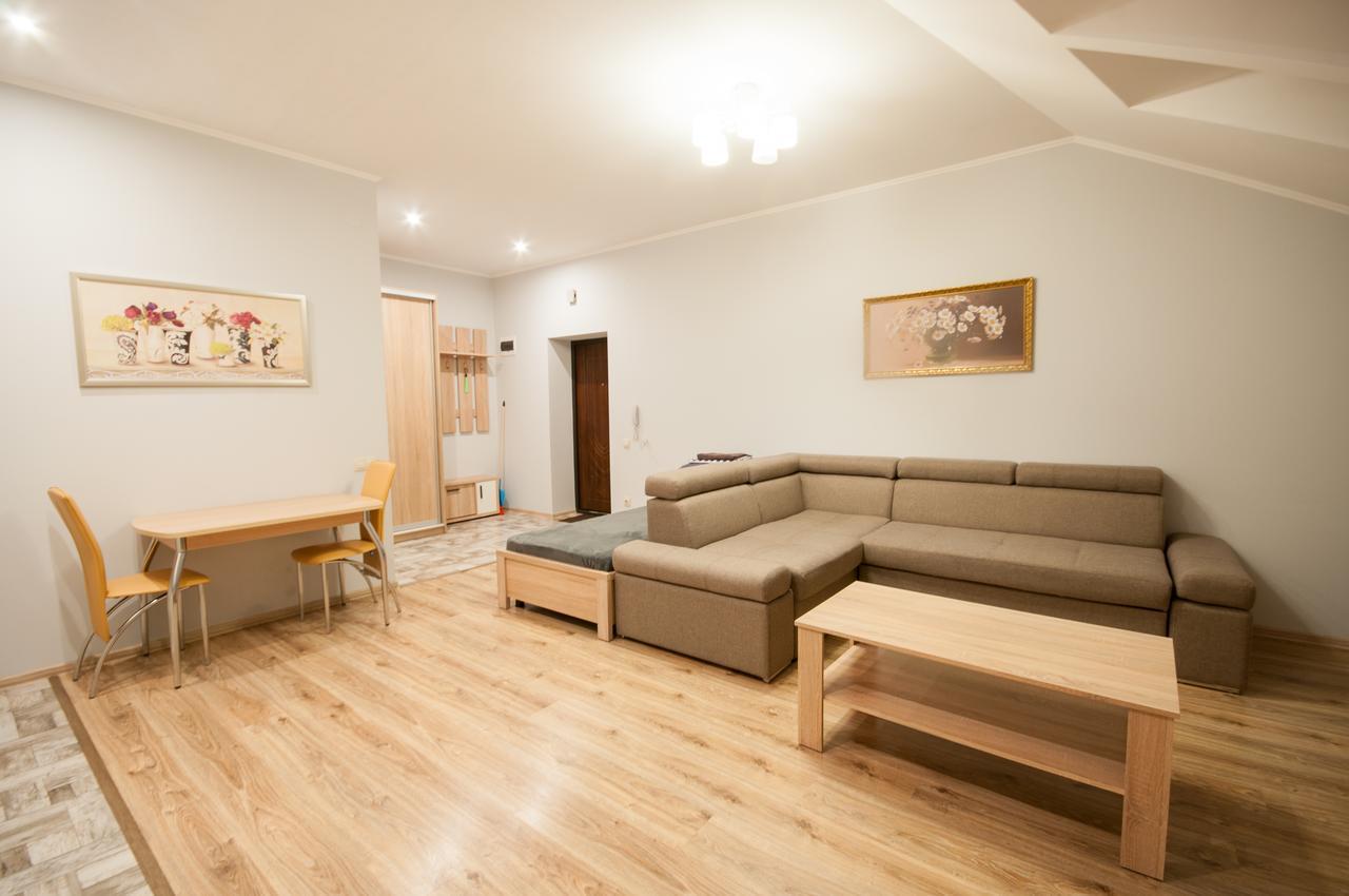 Wonderful Flat On City Center อุชโฮรอด ภายนอก รูปภาพ